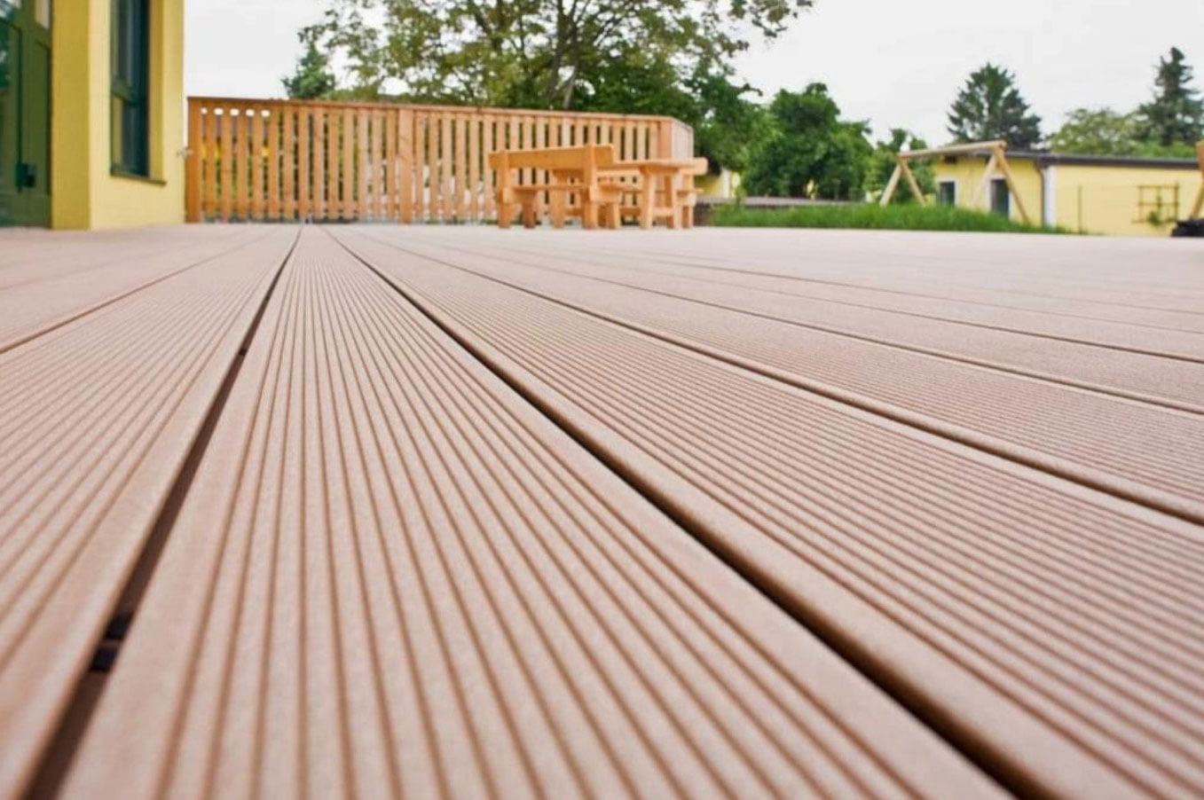 Полімерна терасна дошка